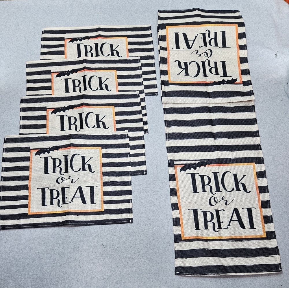 Halloween Table‎ Set 4 Placemats 1 Table Runner Striped Bat Detail